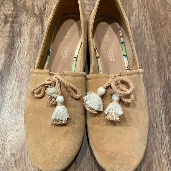 Tom’s tan loafers with tassels - Picture 1 of 4